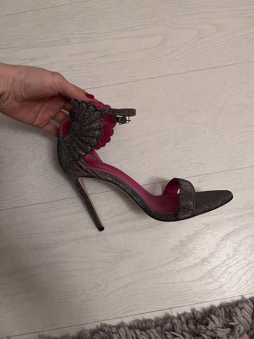 Amina Muaddi ,sandale originale