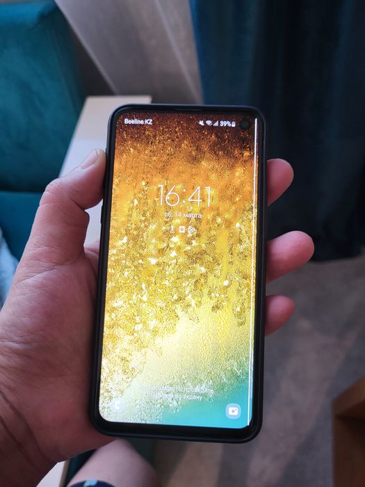 Продам Samsung s10 e продам