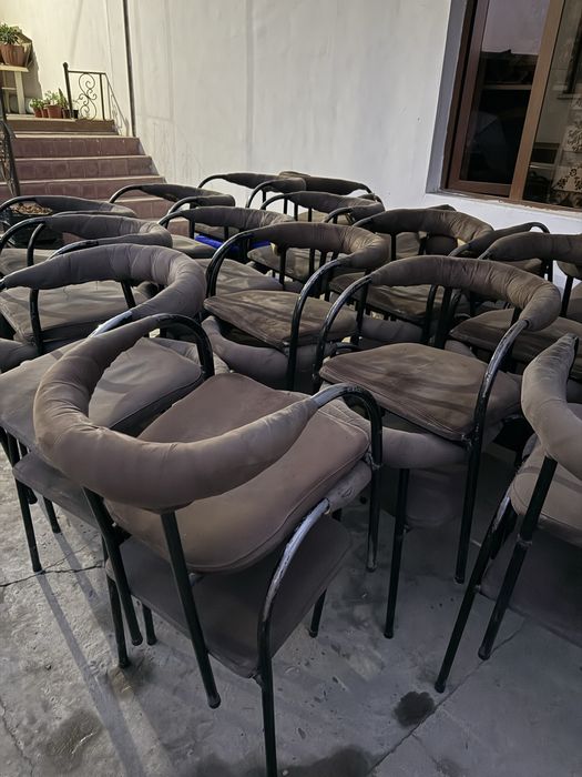 stul sotiladi narxini kelishamiz 40 ta bor