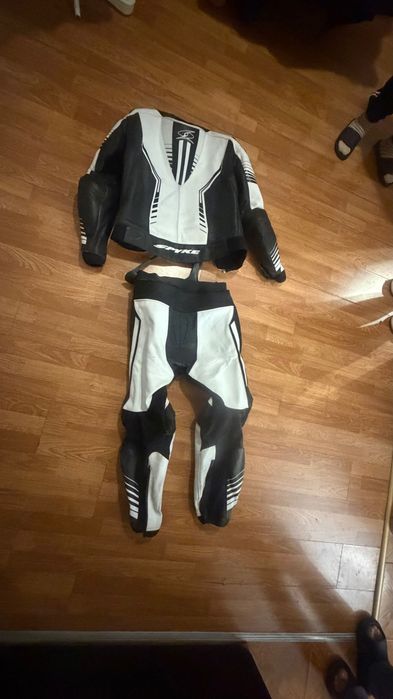 Кожен костюм за мотор