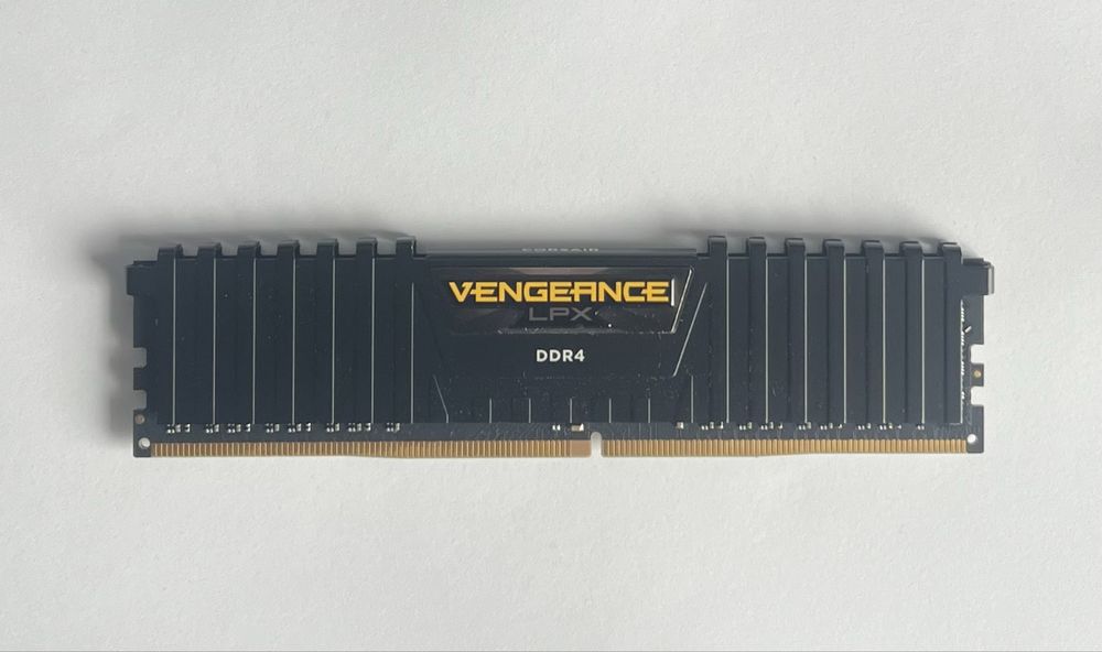 Memorie RAM Corsair Vengeance LPX 8GB DDR4 2666MHz Moieciu de Jos
