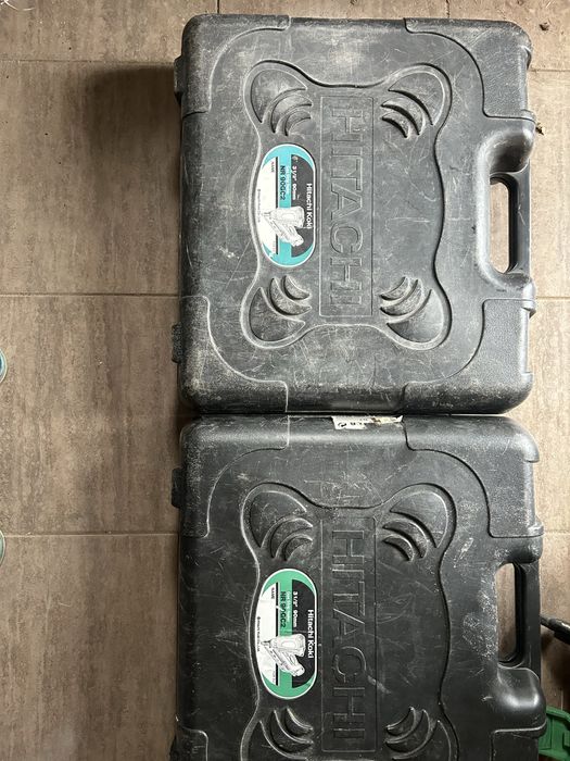 Vand 2 pistoale de cuie (50-90 mm)pt lemn, Hitachi, stare foarte buna