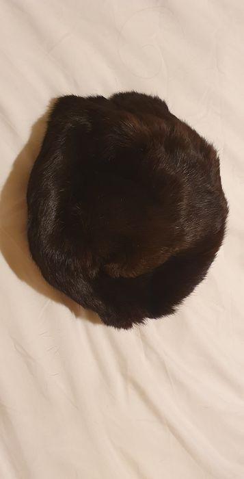 Căciuli blana naturala impecabile alba si neagra 54-56 cm