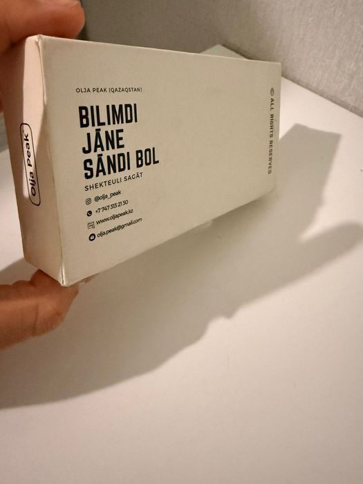 Продаю часы OIja peak