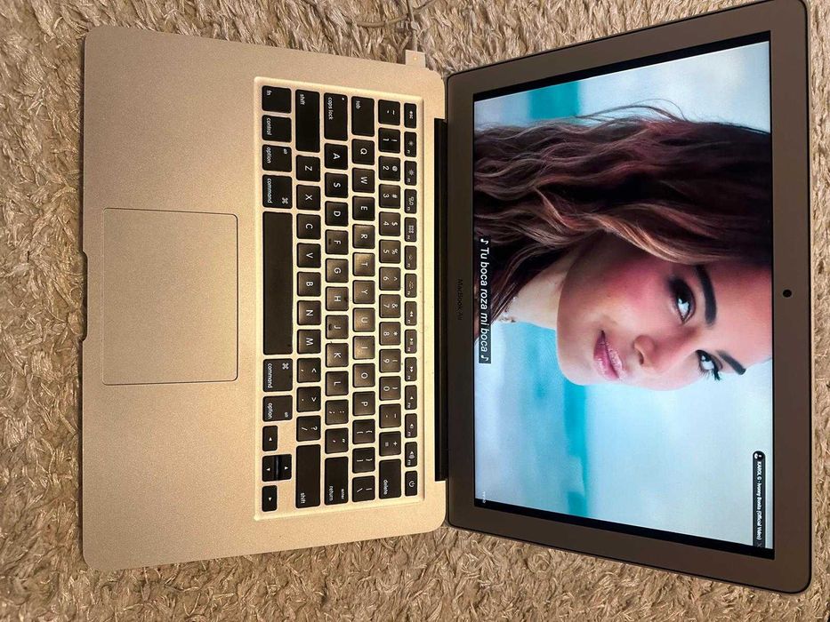 MacBook Air 13 inch 2015 8 Gb Ram CPU I5 SSD 128 GB Grii