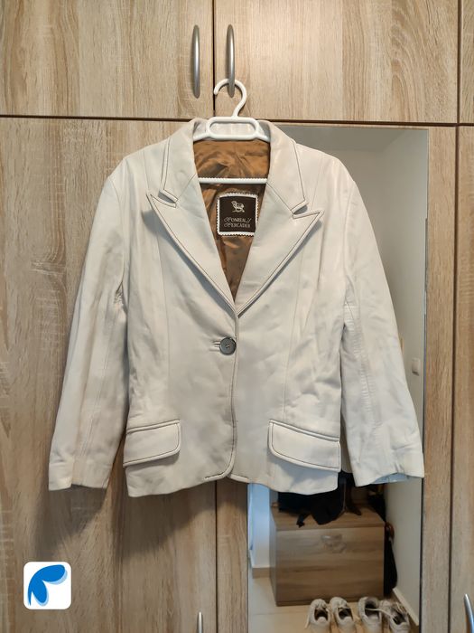 Продавам дамско кожено яке