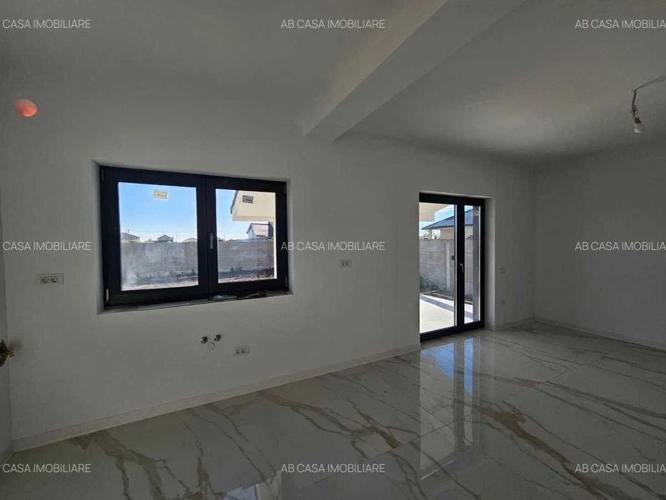 Duplex nou, P+E, despărtit prin cam tehnică, Moșnița Veche, comision 0