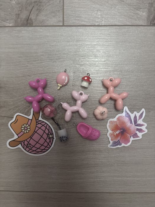 Висулки и стикери