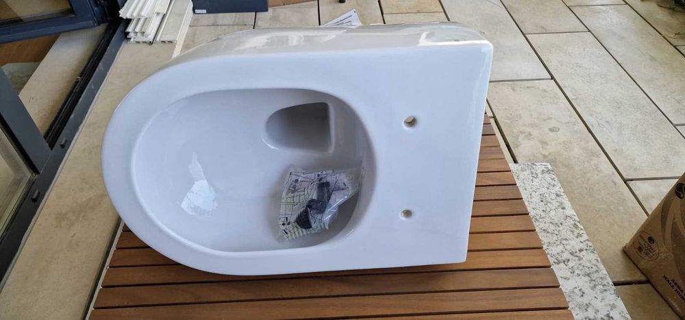 Vas WC suspendat, alb, Seramikson si capac aferent soft close, accesorii montaj aferente