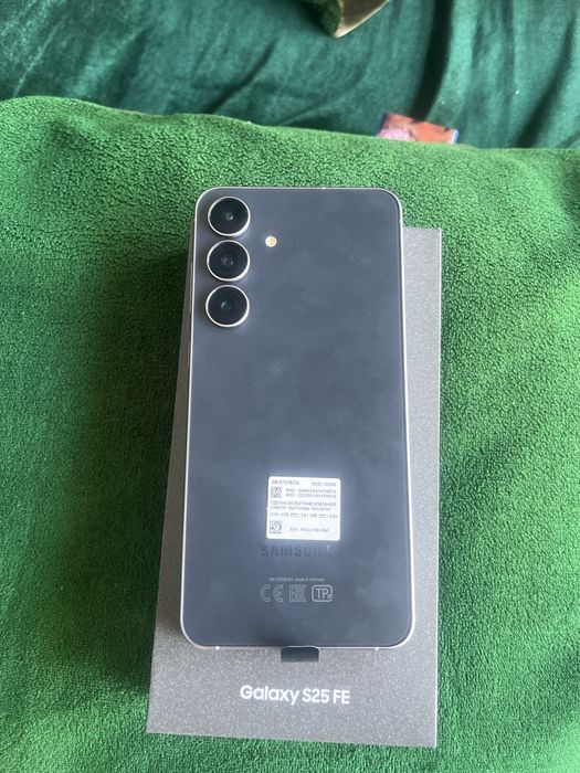 Samsung Galaxy S25 FE 8 ГБ