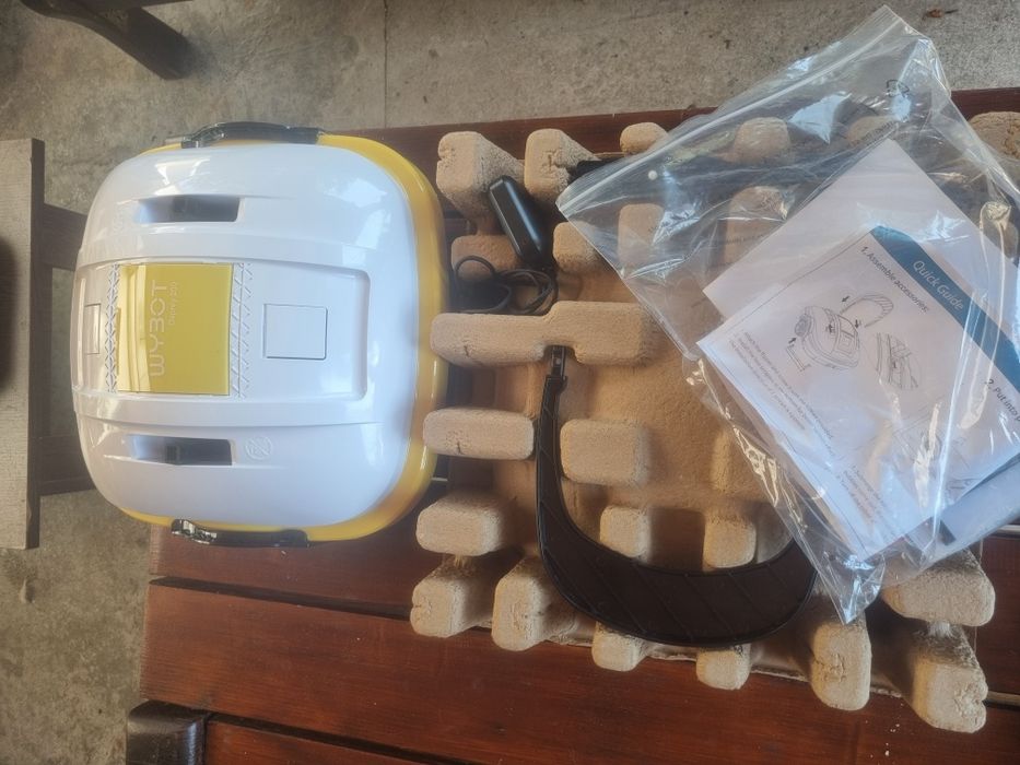 Robot curatare piscina fara fir WYBOT Motoare Duble complet la cutie