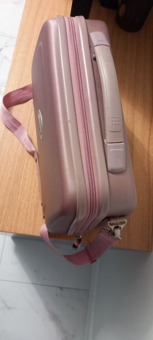 Прекрасна козметична дамска чанта