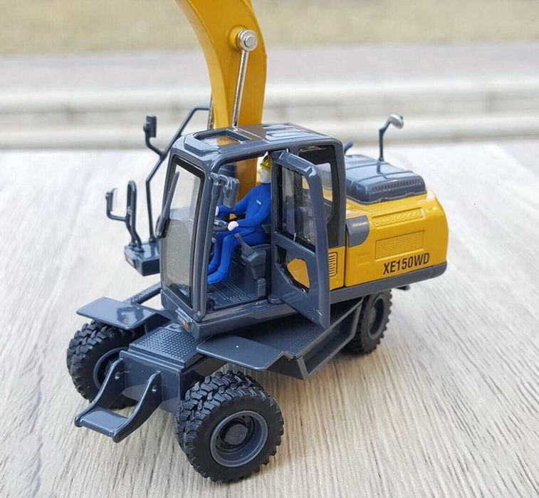 XCMG XE150WD —  колесный экскаватор массой 14 тонн,