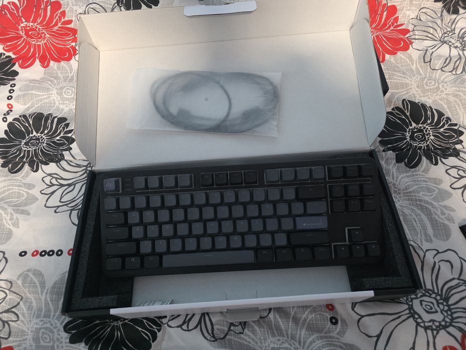 Продавам Механична Клавиатура Dark Project Midnight (TKL Layout)