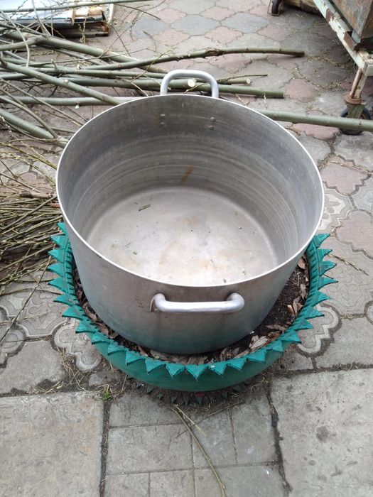 Алюминевая кастрюля