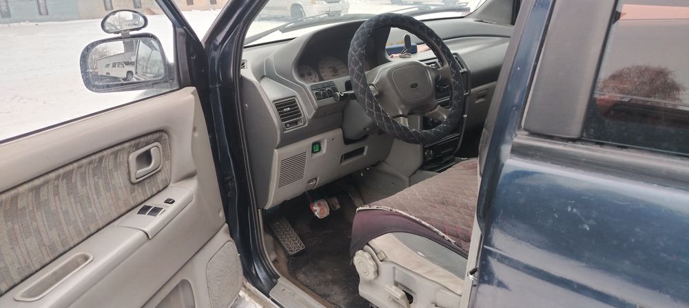 Митсубиси спейс ранер