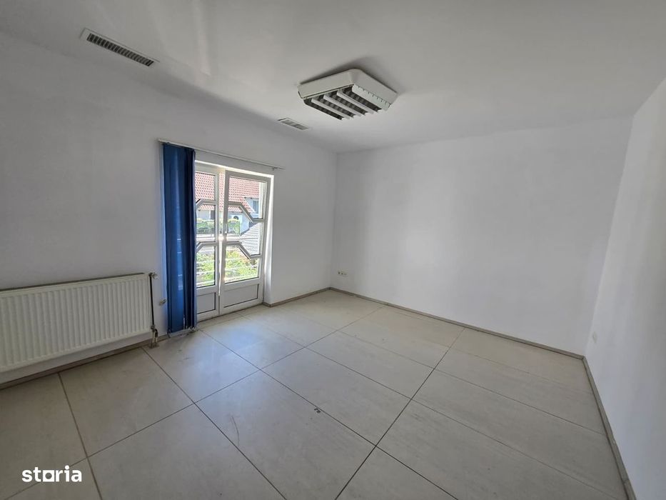 Casa individuala 7 camere+ apartament, 5 locuri de parcare. Sagului