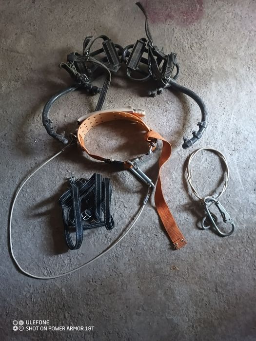 Когти и пояс для электромонтажника.