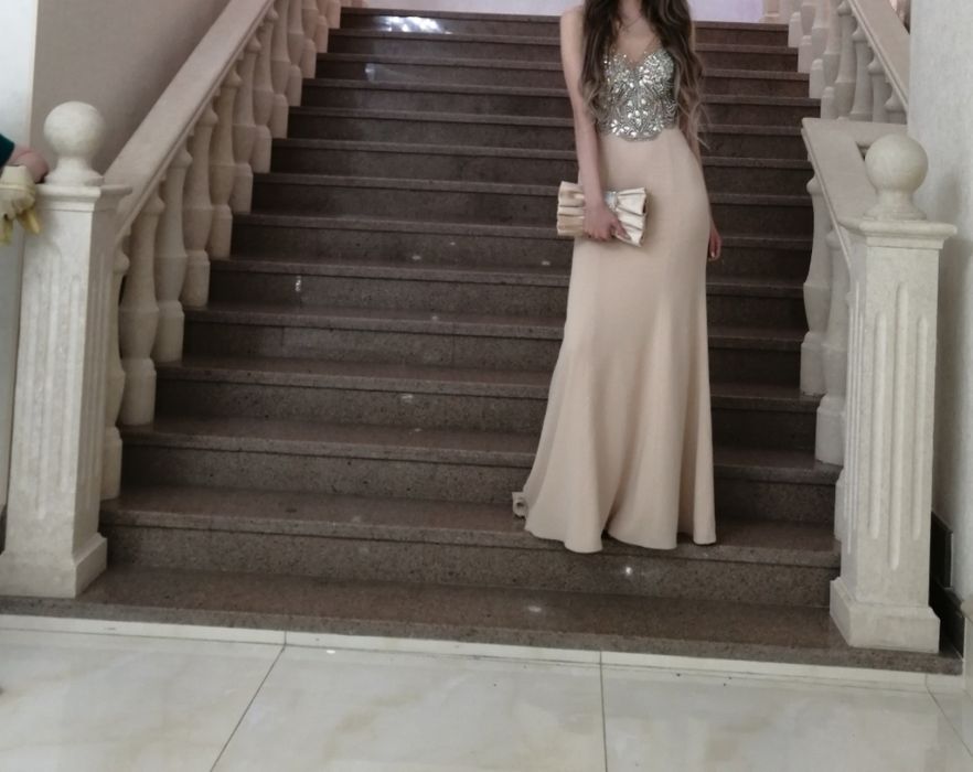 Продам крутое вечернее платье. Размер 42