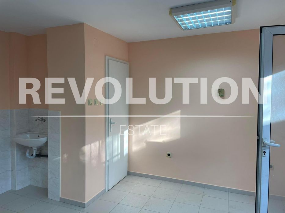 Дава се под наем Офис в Варна, Окръжна болница - 27 кв.м за 235 € - Снимка #1