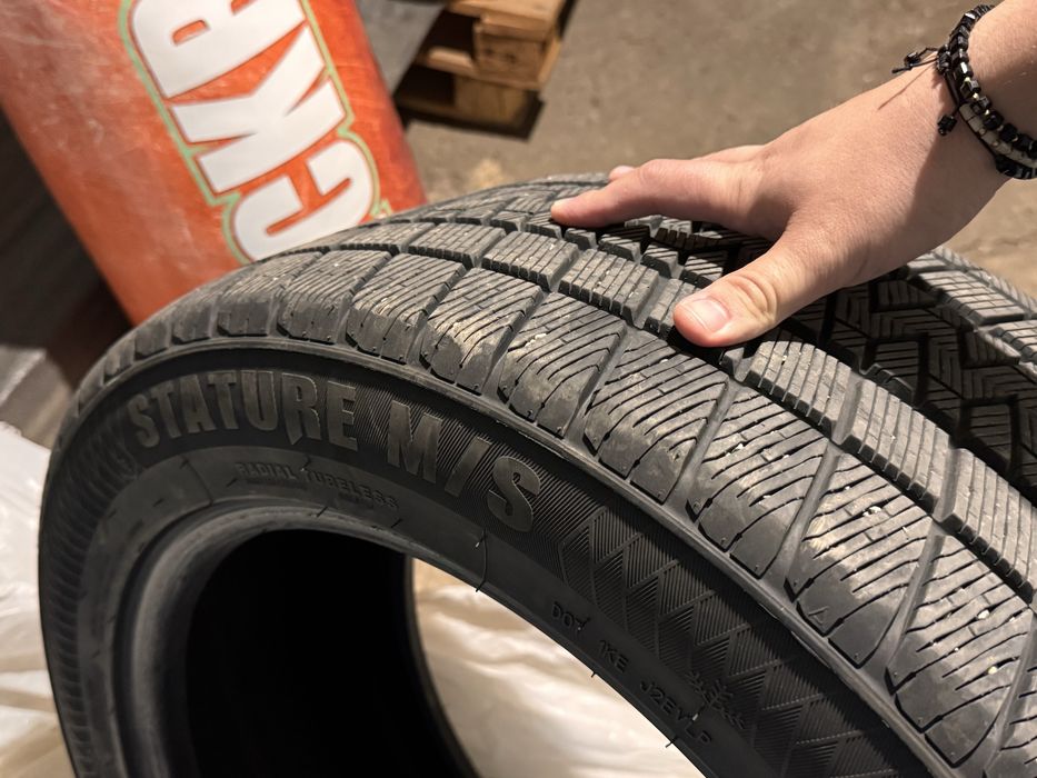 Vand cauciucuri 2 marimi Gripmax sport xxl r19 2 ierni folosite uzate 15 % maxim