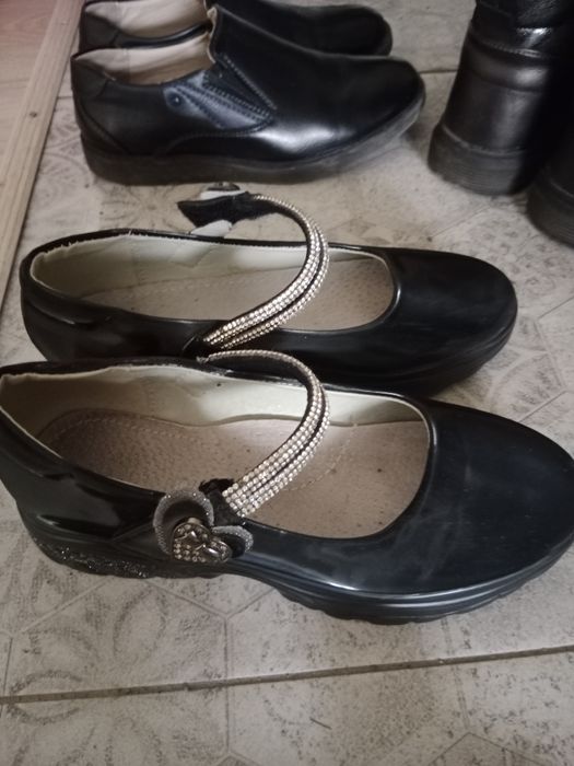 Продам туфли для девочек