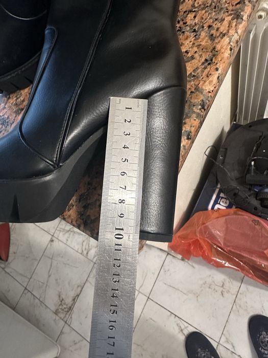 Боти с висок ток