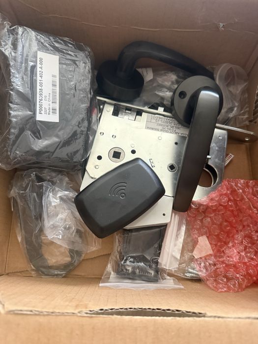 Assa Abloy електрическа  брава .Черен цвят 4.5 v 22mm