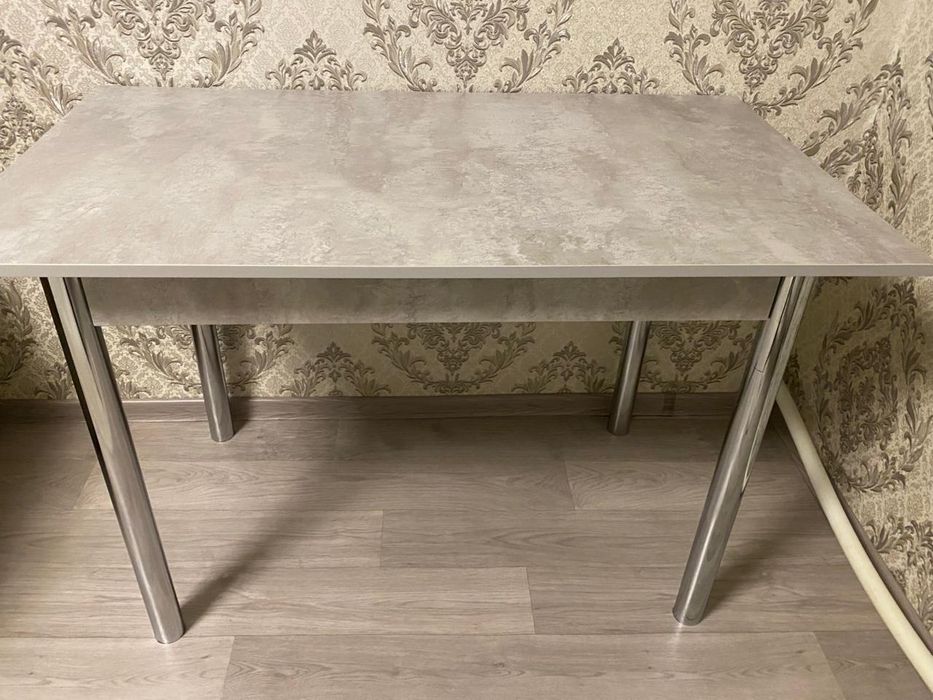 Продам кухонные столы