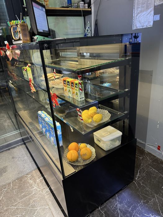 Продам витринный холодильник