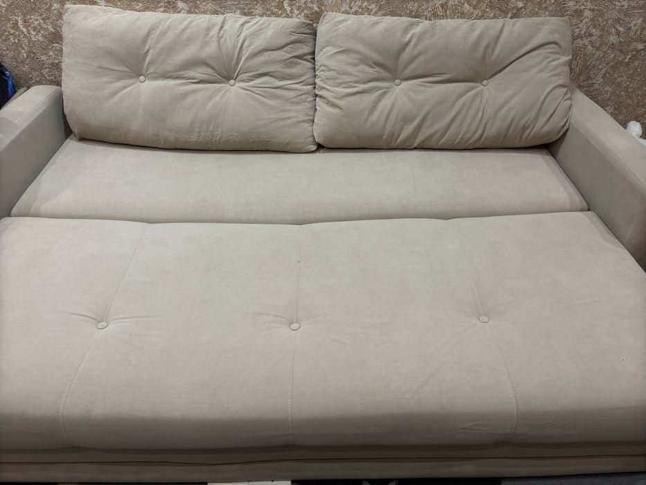 Продам диван с подушками