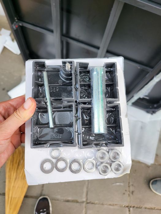 Алуминиева градинска маса LIVARNO 120/180 x 90 см със закалено стъкло