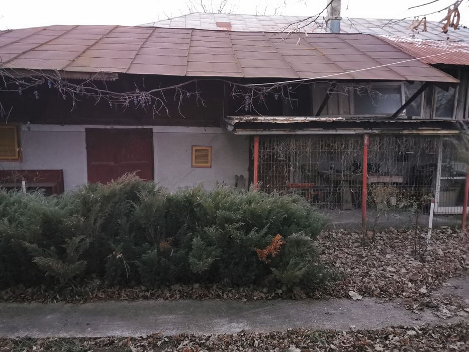 Teren aproape de Bucuresti cu casa de vacanta locuibila