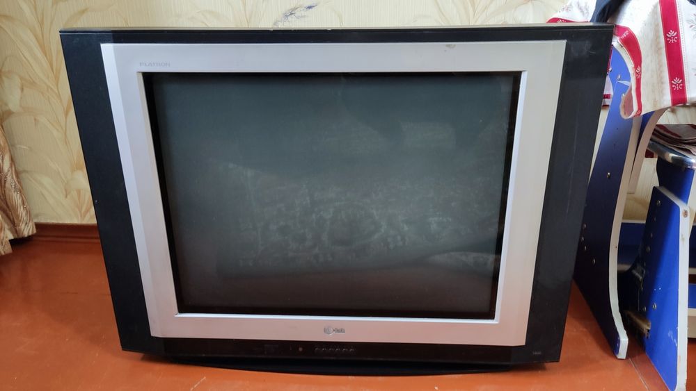 Продаю телевизор LG   с пультом .