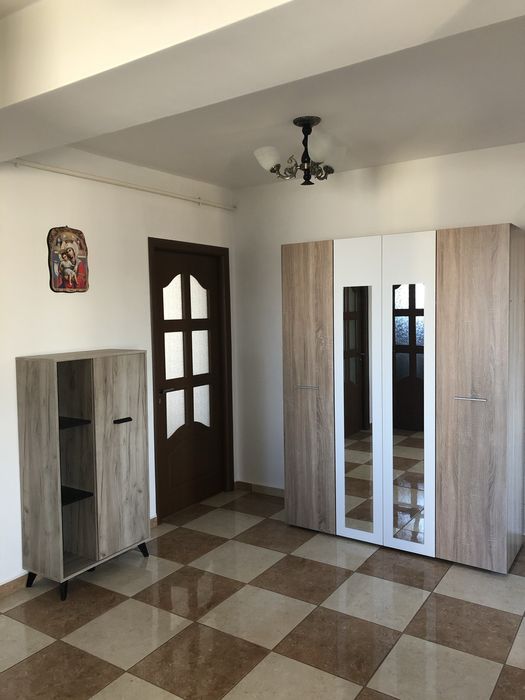 Inchiriez apartament