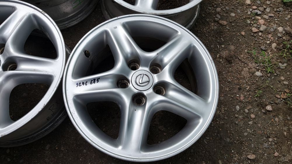 Комплект оригинальных дисков R16. Lexus. Toyota