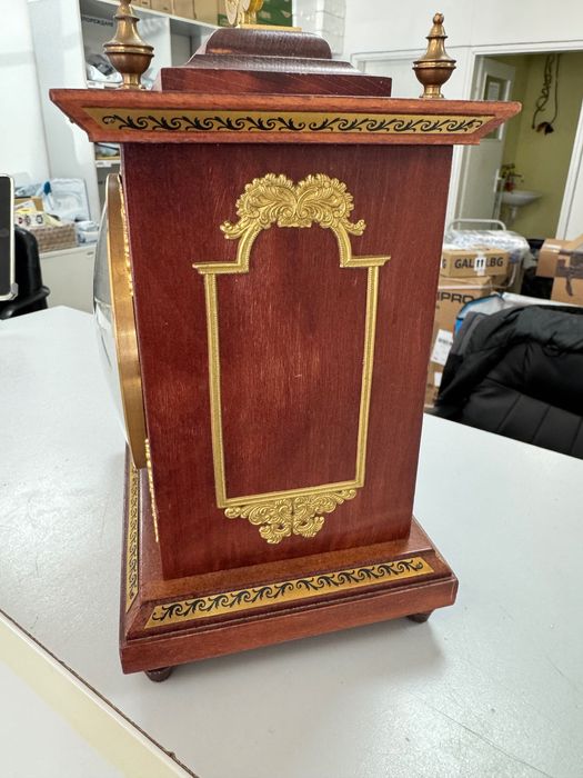 Часовник настолен немски