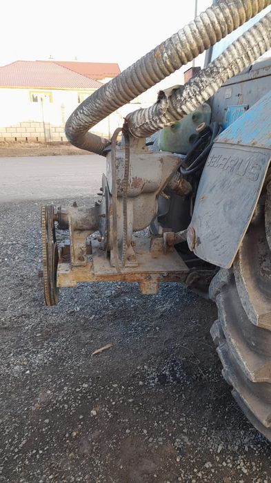 Трактор МТЗ с щеткой, насос, плуг и отвалом