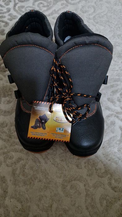 Продаю  рабочие ботинки