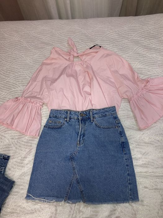 Сладка блуза в бледо розово и дънкова пола