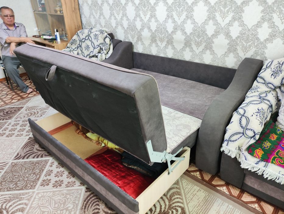 Продается Диван с двумя креслами