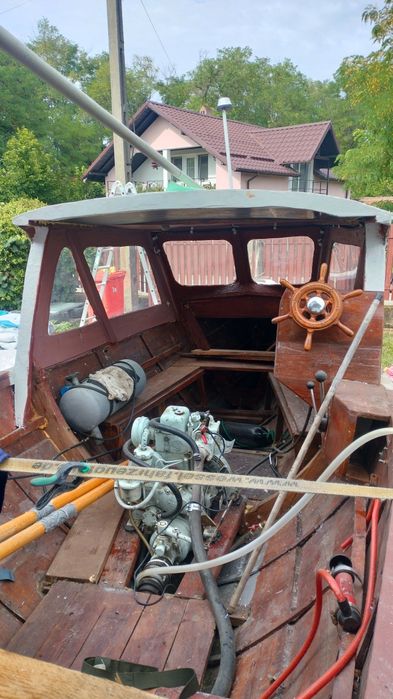 Barca cu motor diesel