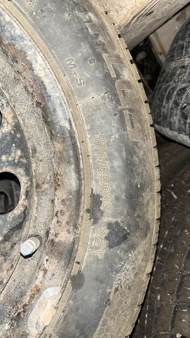 Продам шины 175/65 R14 со штампованными дисками