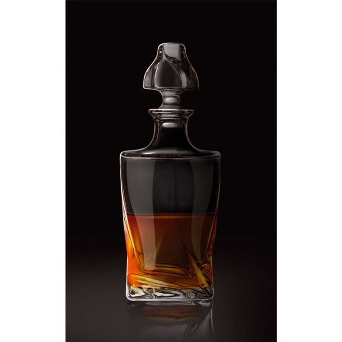 Елегантна кристална гарафа – стил и изисканост до всяка чаша