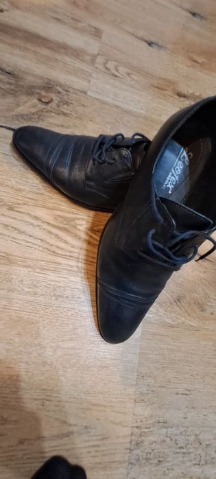 Pantofi din piele marca Leoflex