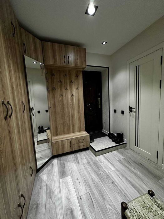 Продаётся 3х комнатная квартира - Метро Новза