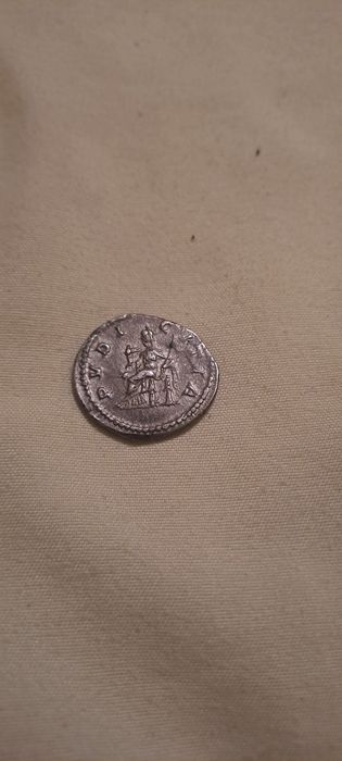 Продавам  3 броя денари