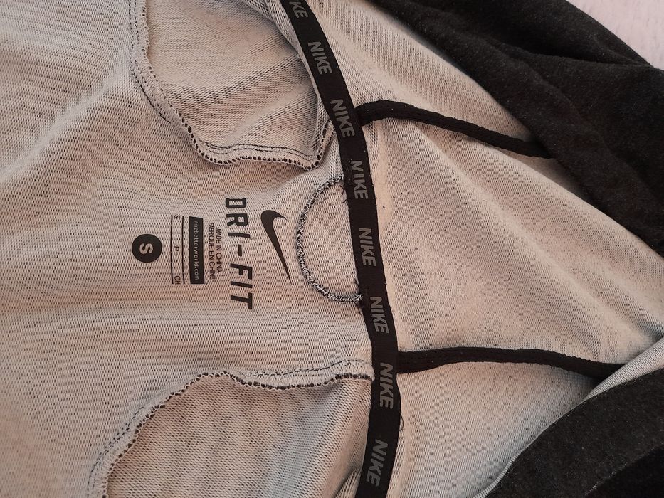 Nike dri fit мъжки Суичър S размер.