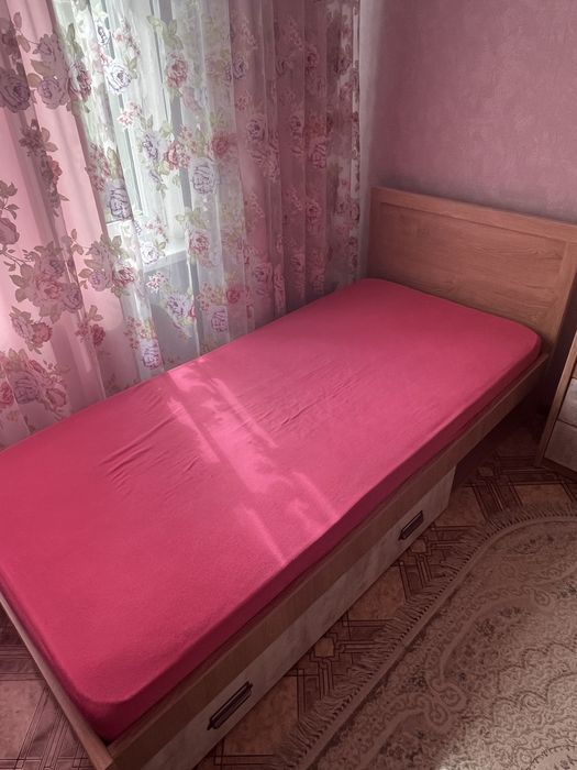 Продам угловой шкаф и кравать