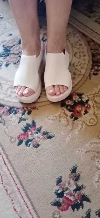 Продам сандалии.